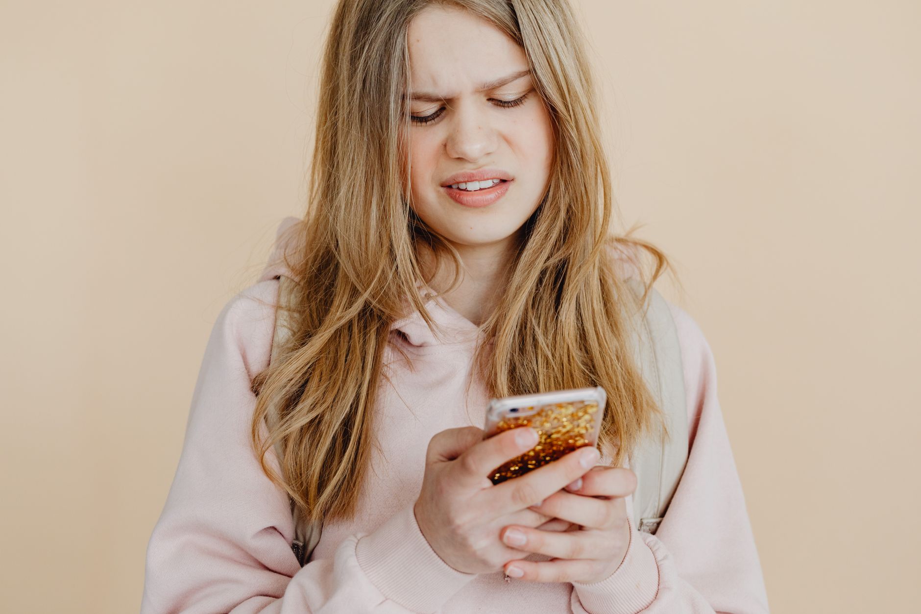 TikTok, YouTube, соцсети — запрещать, контролировать или доверять