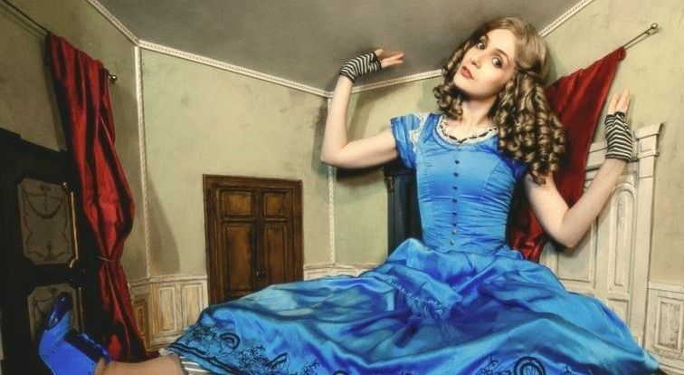 Иммерсивная выставка «Алиса в Стране чудес»